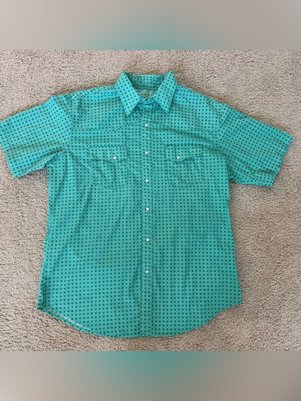 Men's Green Short-Sleeve Button-Up Shirt - Patterned Casual